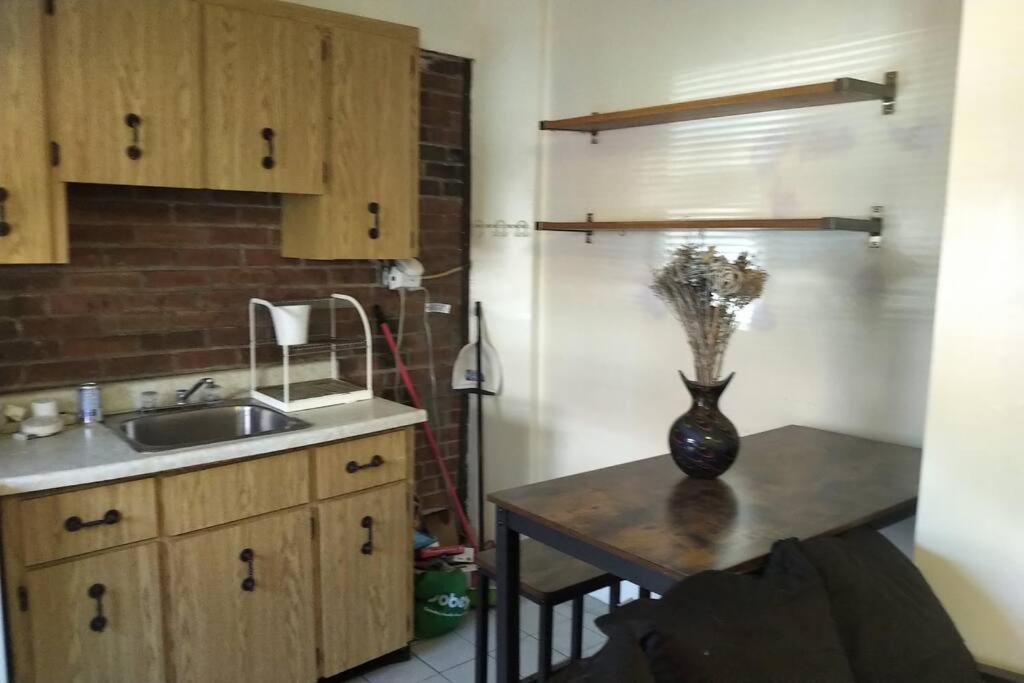 Awesome Cozy 1 Bedroom Coachhouse Toronto Eksteriør bilde