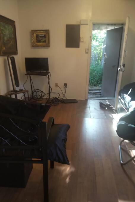 Awesome Cozy 1 Bedroom Coachhouse Toronto Eksteriør bilde